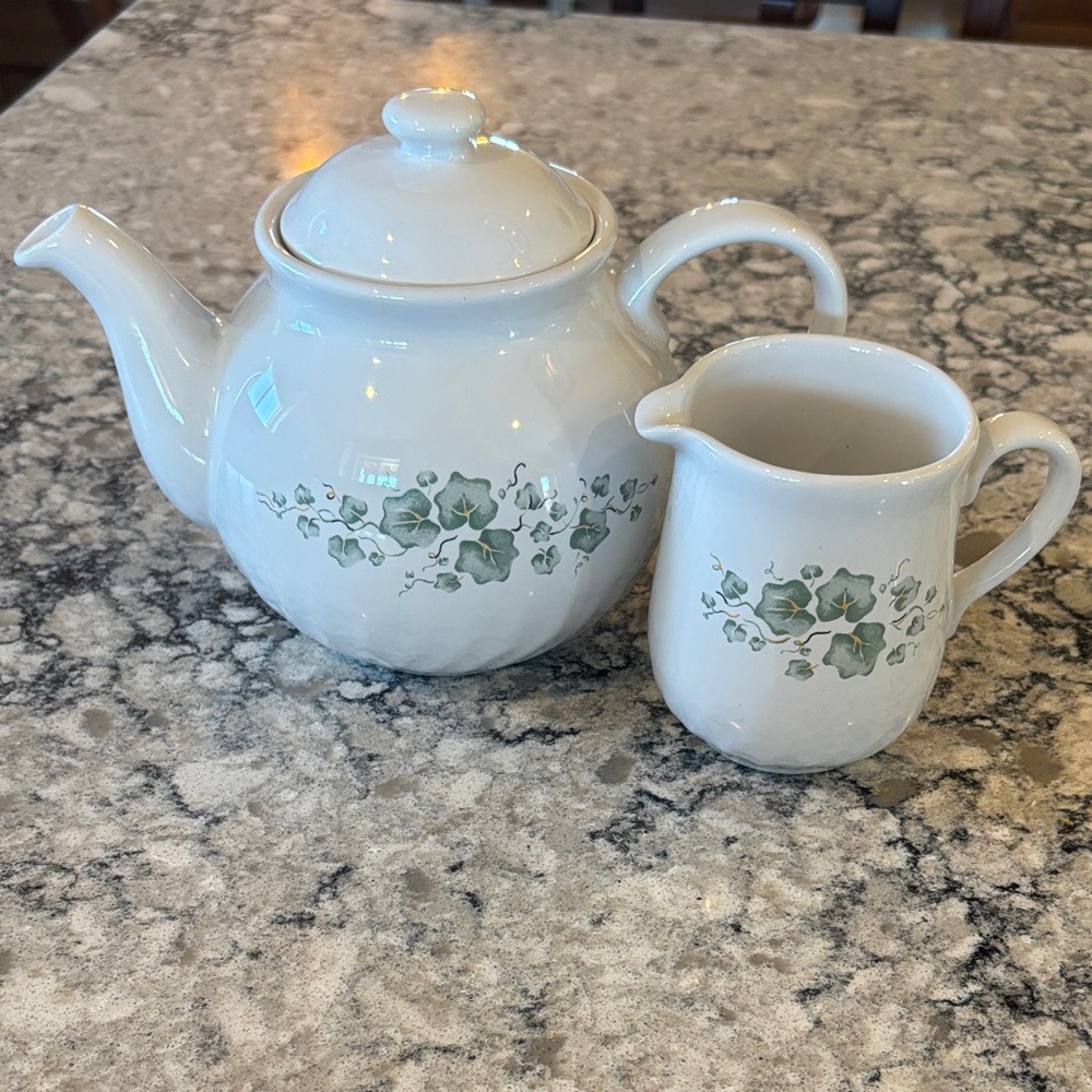 Corelle Callaway Green Ivy Tea Pot Teapot with Creamer